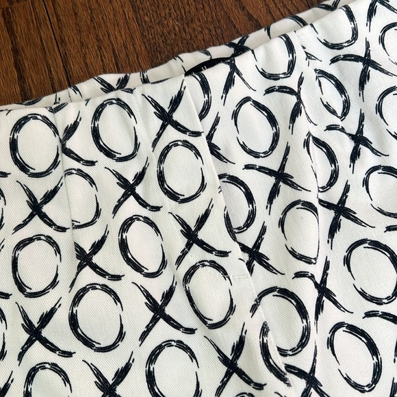 Holland Ave pull-on “Sudan” crop / capri pant with X & O pattern in Navy - Picture 2 of 7